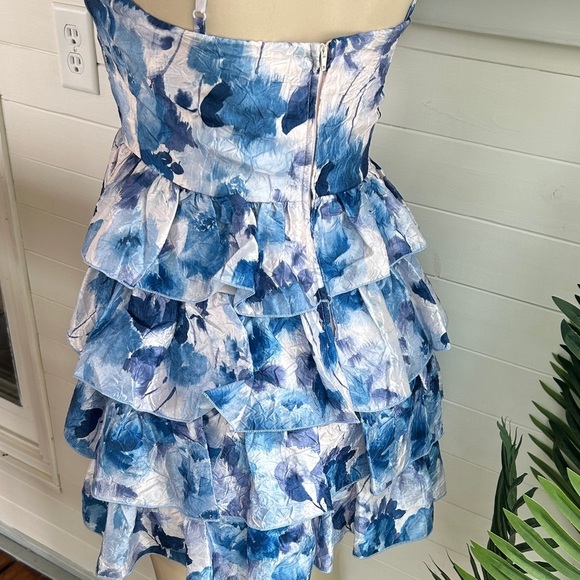 Blue and White Floral Tiered Dress size 5 - Picture 7 of 13